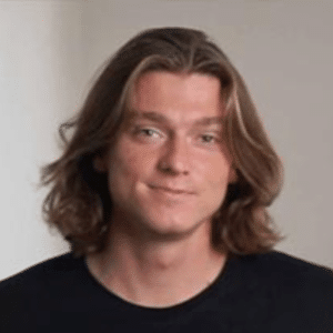 Alex Strathdee headshot